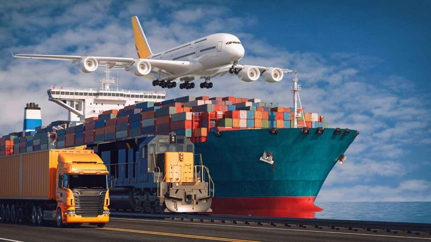 Doanh nghiệp logistics cần tiến ra biển lớn